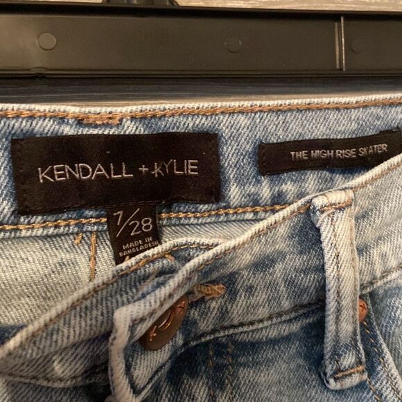 KENDALL + KYLIE The Icon High Rise Distressed skater Straight Leg Jeans - 7/28 - Picture 2 of 3